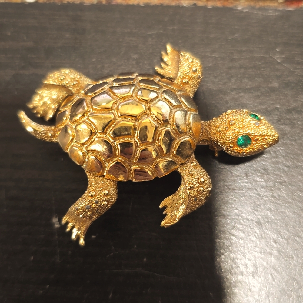 Gold tone turtle 🐢 brooch with emerald eyes.